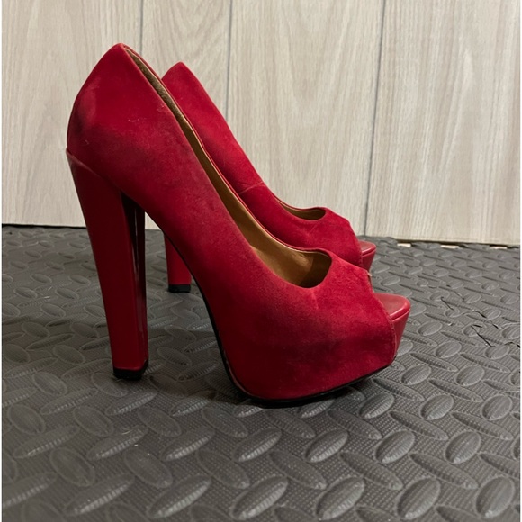 Red High Heels - Picture 1 of 4